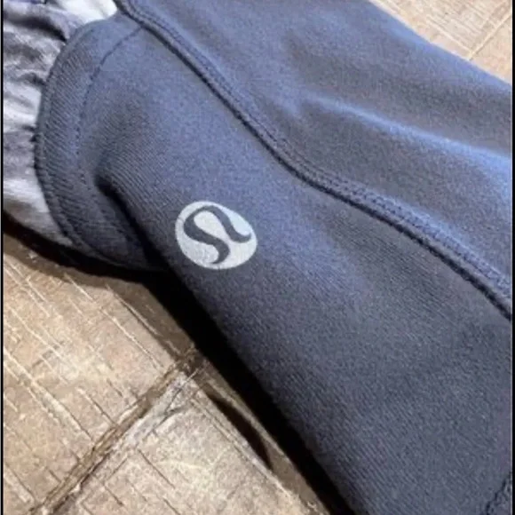Lululemon Cropped Yogi Dance Pant Gray Black Roses RARE! - Picture 7 of 8
